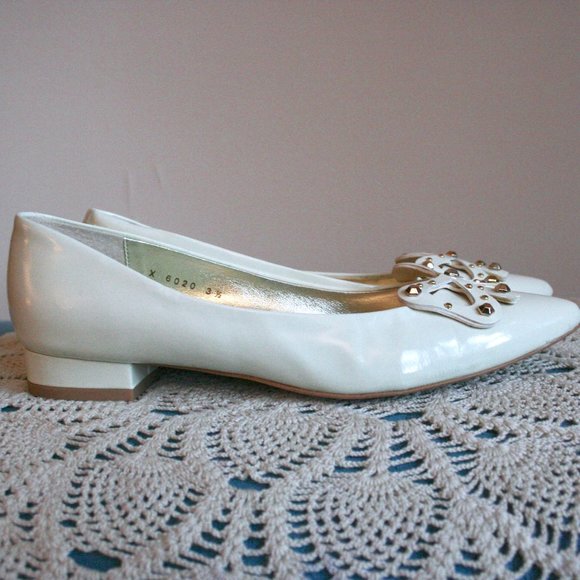 Anna Sui Creamy White Leather Pointy Toed Flats With Studded Bow Size 7 - Picture 4 of 10